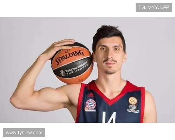 足球球星主播：从场上到镜头前的跨界之路与影响力分析